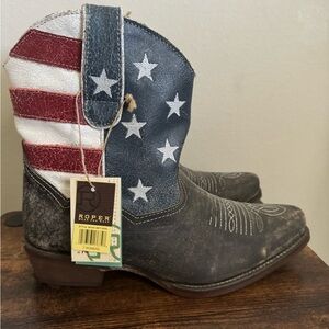 Brand new cowgirl boots- American flag - size 7 in women’s